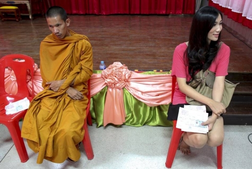 泰國：變性人現身征兵現場一幕