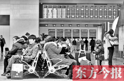 昨日，受天氣影響，多趟途經(jīng)和到達鄭州的高鐵晚點