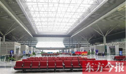 鄭州東站寬敞的候車大廳。未來,鄭州南站建成后,規模將遠高于鄭州東站
