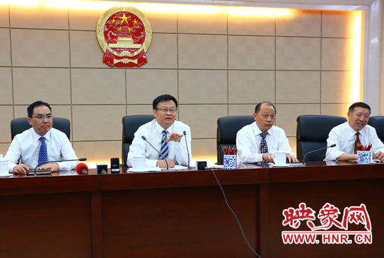 專題詢問會結(jié)束后，省人大組織召開記者提問會。