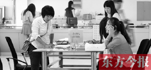 行政審批“瘦身”，不僅提高了行政效率，節約了行政資源，而且最大限度地方便了群眾