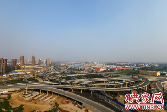 中州大道與南三環(huán)相接的立交橋，預計明年將建成通車。