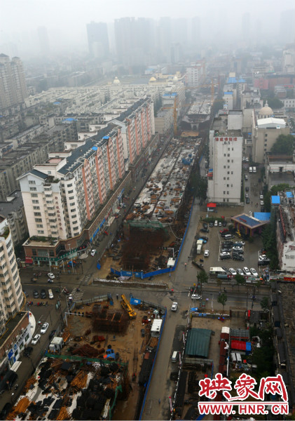 隴海路高架橋已雛形顯現(xiàn)。
