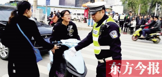 鄭州電動(dòng)車行人違法將被曝信息