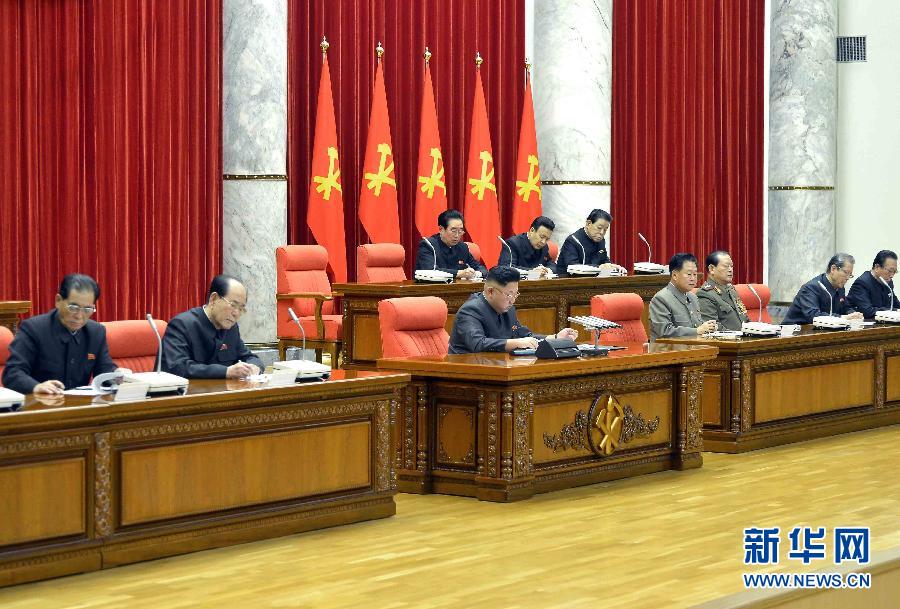 12月8日，在朝鮮平壤，朝鮮勞動黨第一書記金正恩（前排中）出席并指導(dǎo)朝鮮勞動黨中央政治局?jǐn)U大會議。