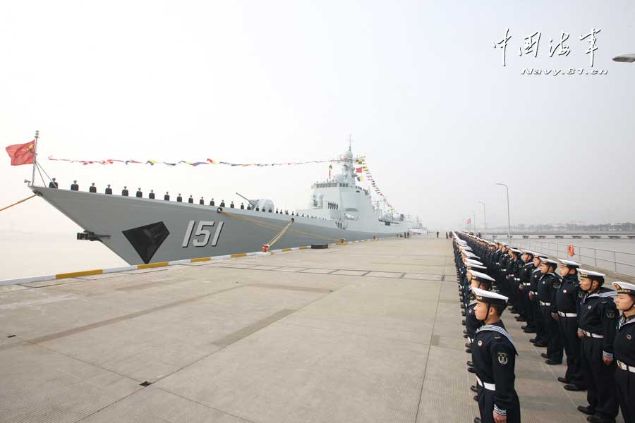 　第四艘052C驅逐艦 151鄭州艦正式進入海軍服役