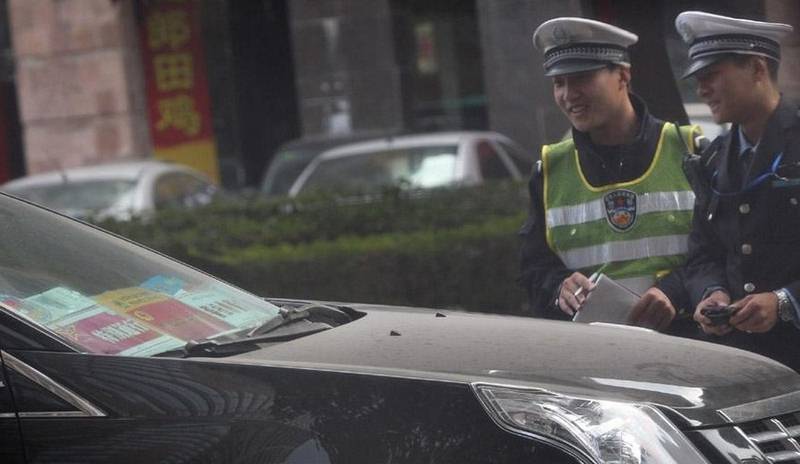 深圳現“史上最多通行證車”無牌豪車