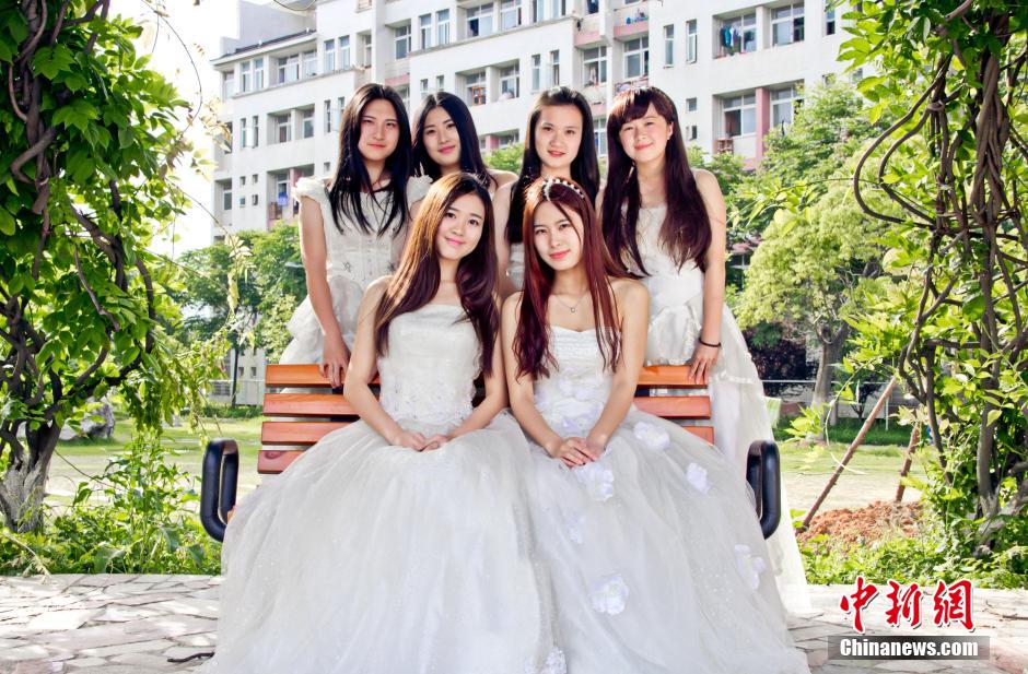 武漢女大學生婚紗畢業照 靚麗搶鏡
