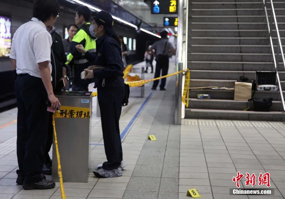 圖為新北市警察在現場勘查。中新社發 劉舒凌 攝