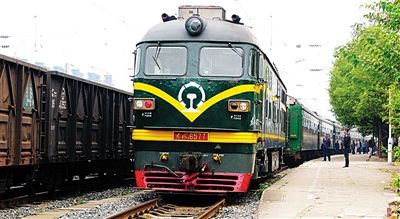 綠皮車 較早的老式火車，客車車廂以綠色為主