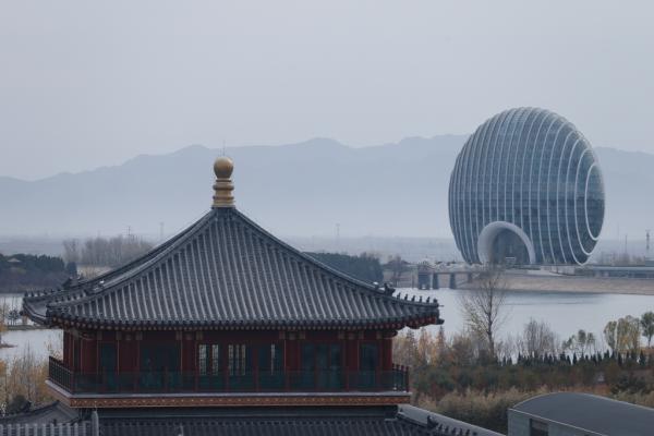 　因APEC會(huì)議籌備，雁棲湖景區(qū)于10月25日關(guān)閉至11月14日重新開放。 劉行喆 澎湃資料