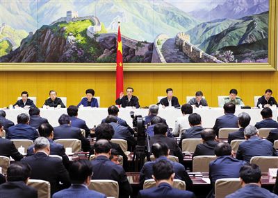 5月12日，國務院召開推進簡政放權放管結合職能轉變工作電視電話會議，李克強總理發表講話。新華社記者