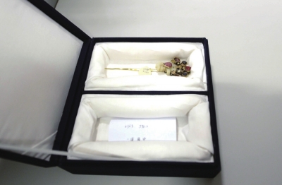 存放于匣內的金簪華美依舊。