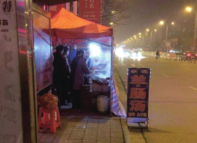 出事的羊腸湯店。京華時(shí)報(bào)記者韓天博攝 出事的羊腸湯店。京華時(shí)報(bào)記者韓天博攝