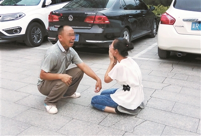 一位來自山西的父親，在燕郊找到陷入傳銷組織的女兒，當街痛哭，求女兒回家