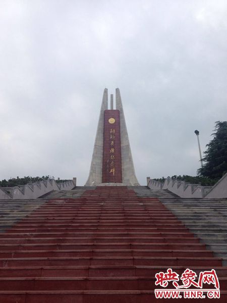 桐柏是革命老區，英雄紀念碑位于南端翠屏山上。
