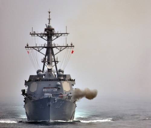 美國海軍的韋恩、麥亞號新型驅(qū)逐艦25日在朝鮮半島西部海域與韓國海軍聯(lián)合軍演