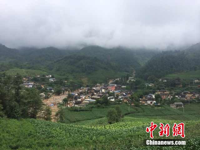 7月28日,云南省保山市隆陽(yáng)區(qū)瓦房鄉(xiāng)喜坪村上坪小組發(fā)生山洪災(zāi)害,造成3戶(hù)人家9人被沖走。