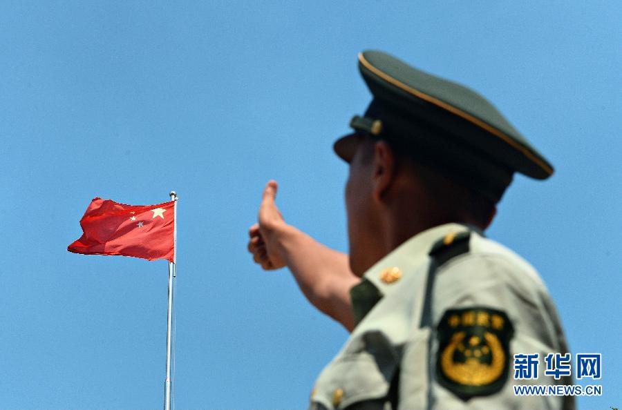  9月25日，武警浙江嘉興消防官兵為祖國“點贊”。