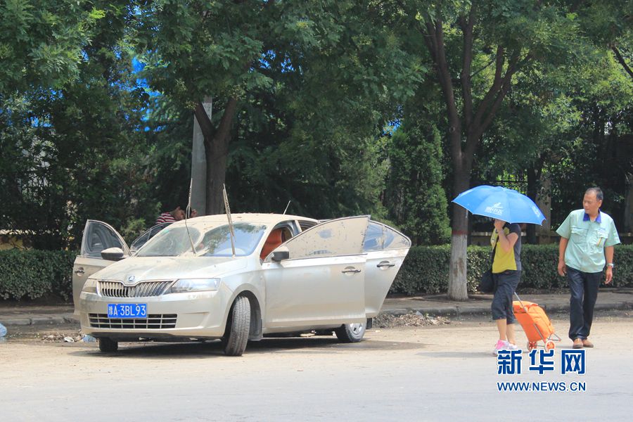 大雨過后艷陽天  新鄉車主晾曬忙