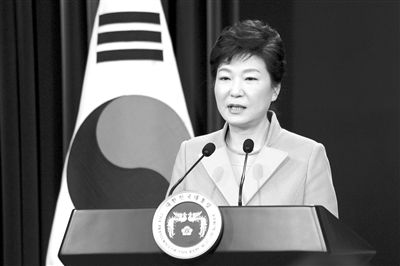 1月6日，韓國總統樸槿惠在首爾總統府青瓦臺舉行的新年記者會上發言。新華社發
