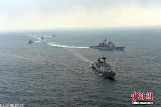 資料圖： 2014年3月14日，韓國與美國軍艦參加韓美2014“鷂鷹”聯合軍演。