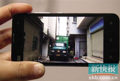 吳師傅的貨車(chē)被迫停留在現(xiàn)場(chǎng)幾天。