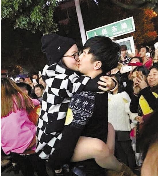 雖只是縣城的比賽，但水準(zhǔn)著實(shí)不低，居然有選手采用考拉式。