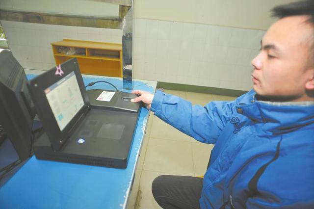 高考報名錄入指紋開始執行,在校生由學校統一錄入。