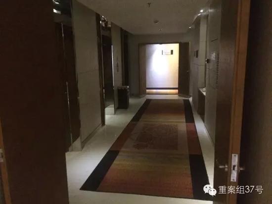 事發電梯口。    新京報記者 林斐然 攝