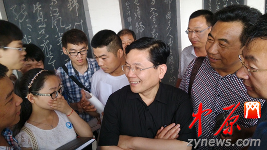 余光中、汪國真做客杜甫故里 共話詩圣家國情懷