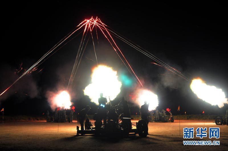 直擊南京軍區炮兵防空兵夜間瀕海實彈演練