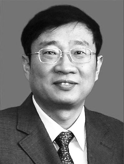 殲-15飛機(jī)研制現(xiàn)場(chǎng)總指揮羅陽(yáng)，因突發(fā)急性心梗殉職，享年51歲