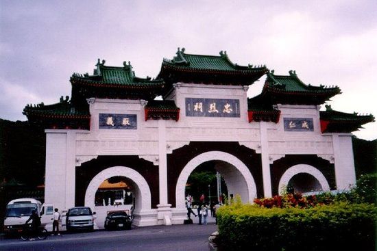 位于臺北的忠烈祠供奉著從孫中山革命，到抗日戰爭，解放戰爭所有陣亡國民黨士兵的靈位。