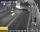貨車側翻 生豬受驚引發高速連環撞