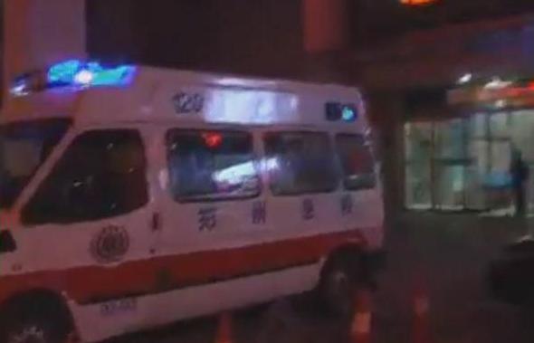 女兒不救父親，鄰居很憤怒