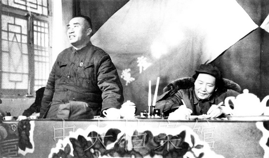 毛澤東、朱德在中共七屆二中全會上 圖片來自中央檔案館
