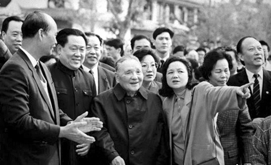 1992年，鄧小平南巡 圖片來自中國共產黨新聞網