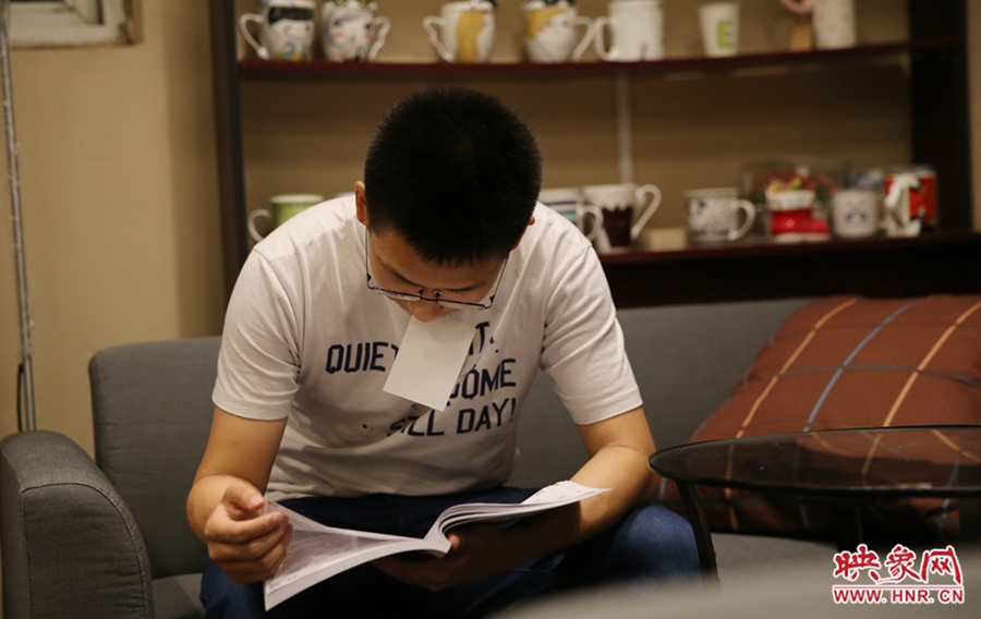 楊栗，22歲，某大學大三學生：喜歡這種看書的環境。
