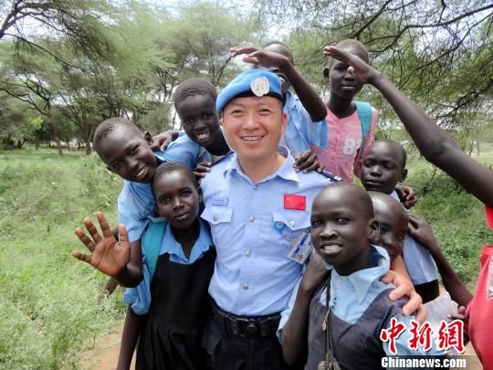 中國維和警察憶蘇丹維和：當地百姓身背AK47