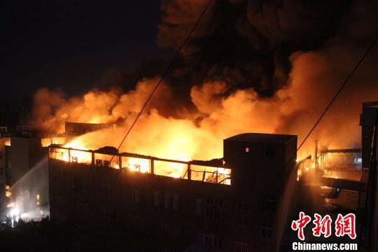 溫州一鞋廠發生火災 因周邊違建12小時才撲滅